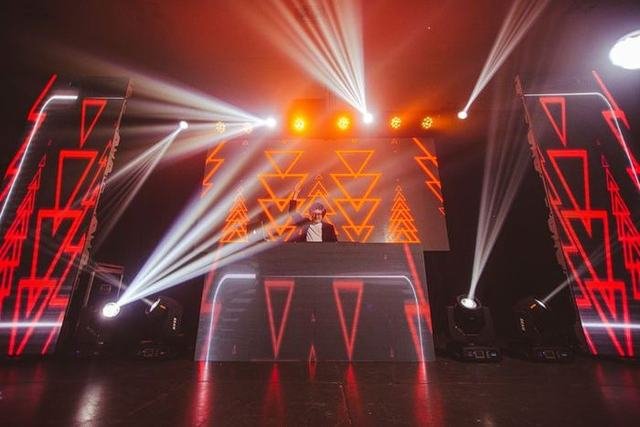Stage projection and lighting arrangement